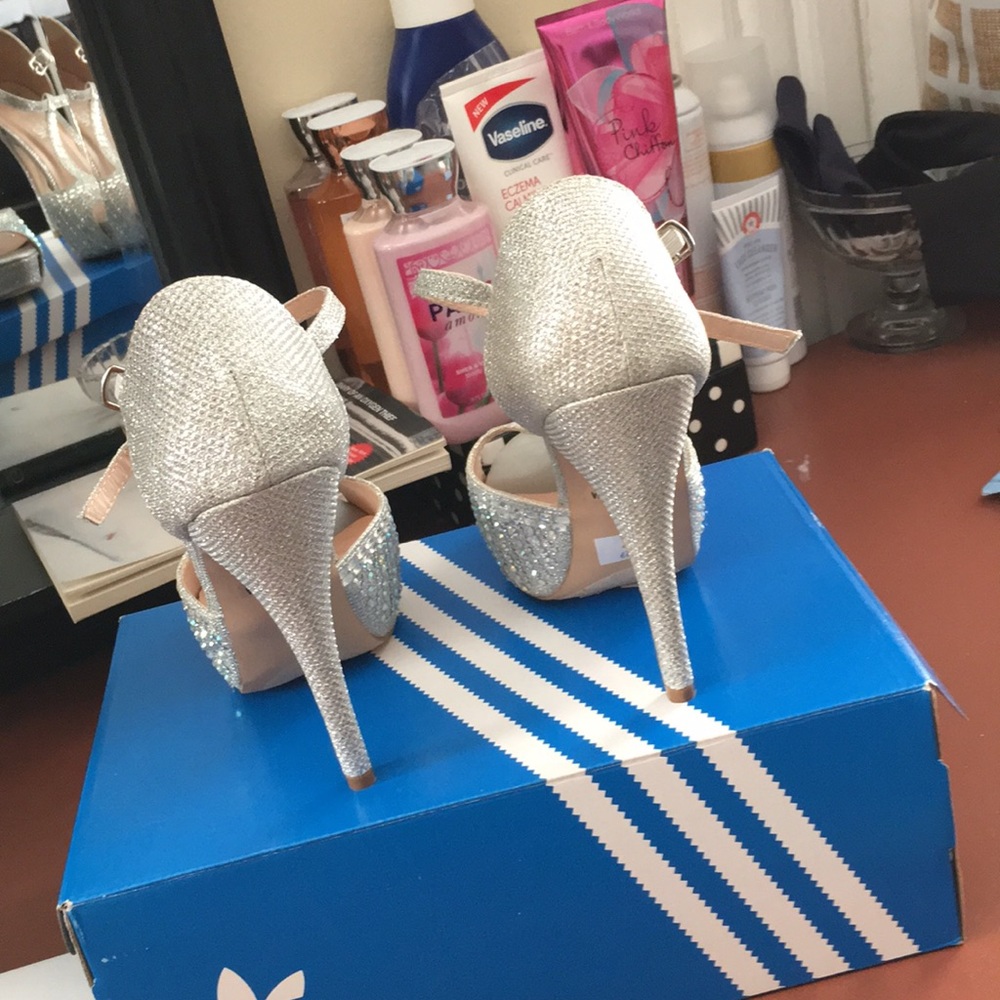Heels - Picture 5 of 7